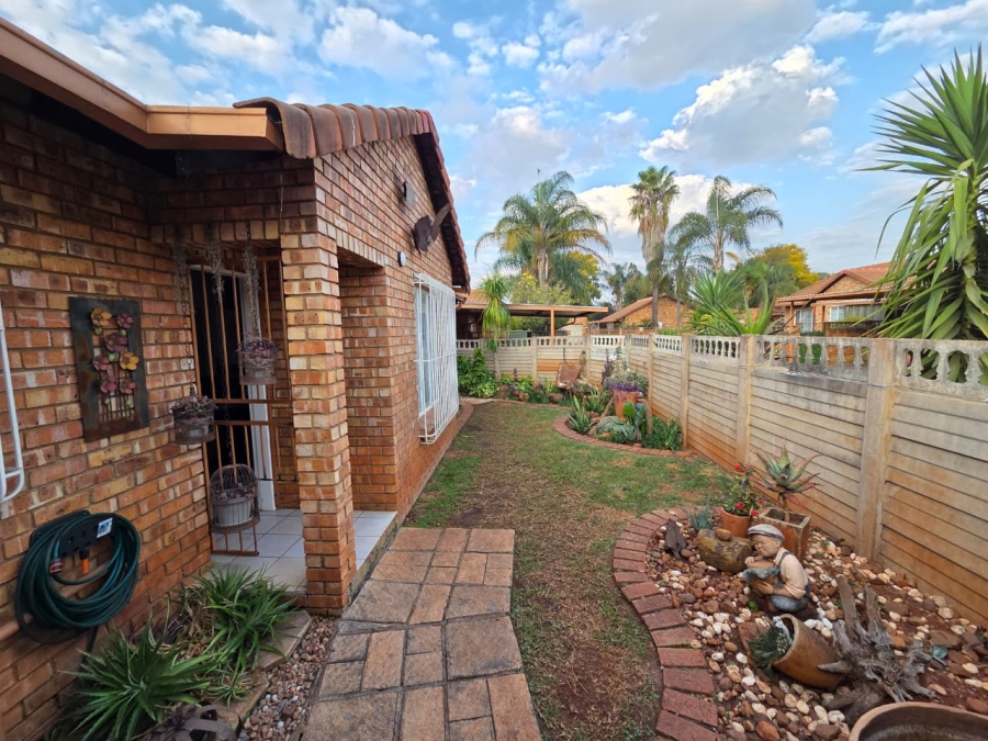 2 Bedroom Property for Sale in Doornpoort Gauteng