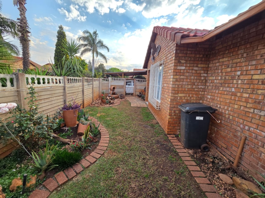 2 Bedroom Property for Sale in Doornpoort Gauteng
