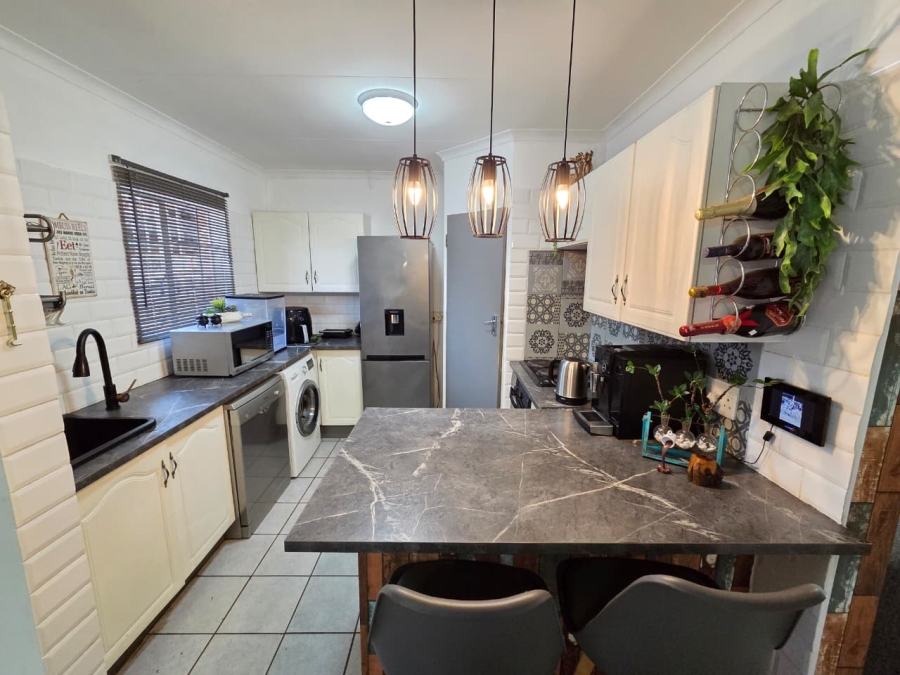 2 Bedroom Property for Sale in Doornpoort Gauteng