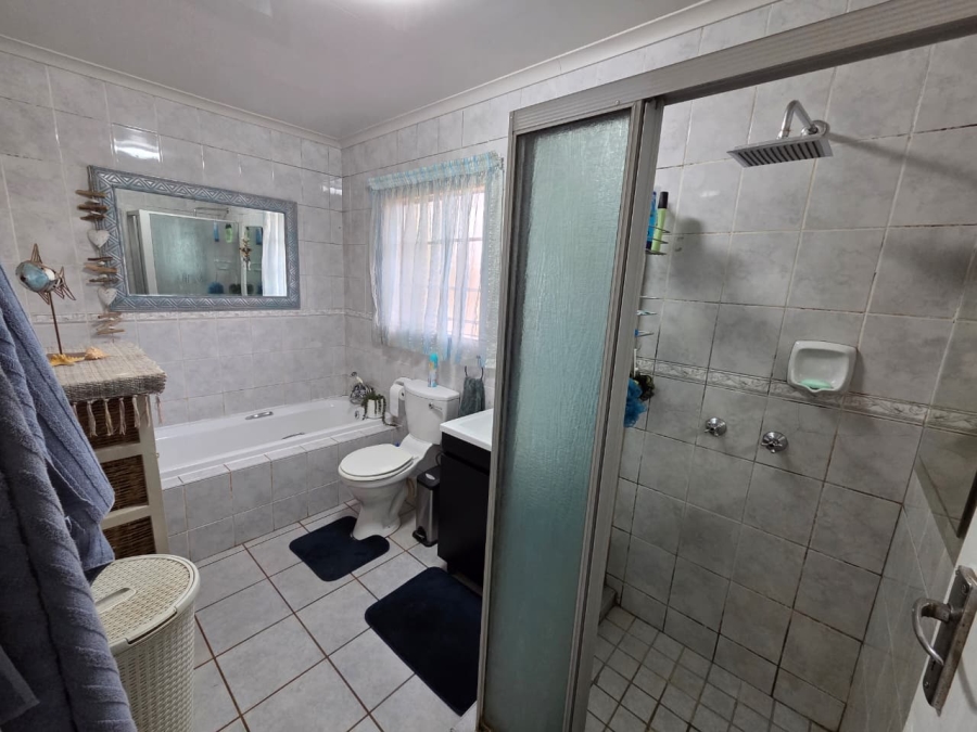 2 Bedroom Property for Sale in Doornpoort Gauteng