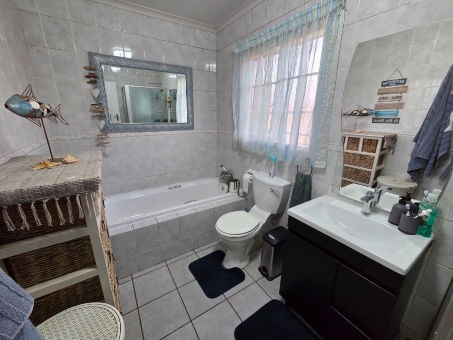 2 Bedroom Property for Sale in Doornpoort Gauteng