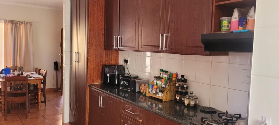 4 Bedroom Property for Sale in Pretoria Gardens Gauteng