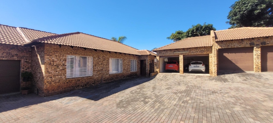 4 Bedroom Property for Sale in Pretoria Gardens Gauteng