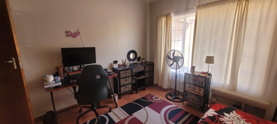 4 Bedroom Property for Sale in Pretoria Gardens Gauteng
