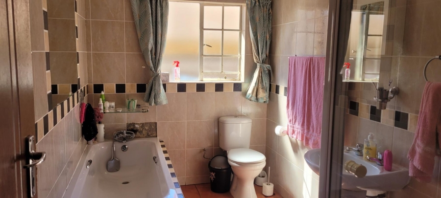 4 Bedroom Property for Sale in Pretoria Gardens Gauteng