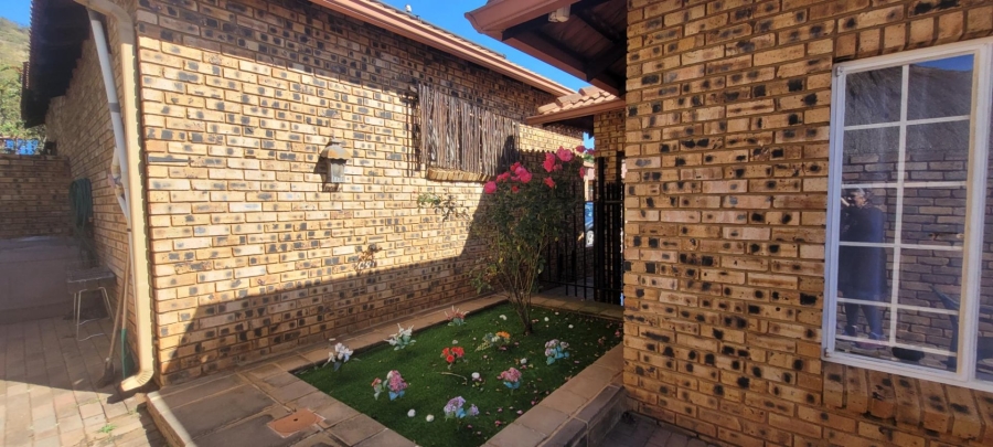 4 Bedroom Property for Sale in Pretoria Gardens Gauteng