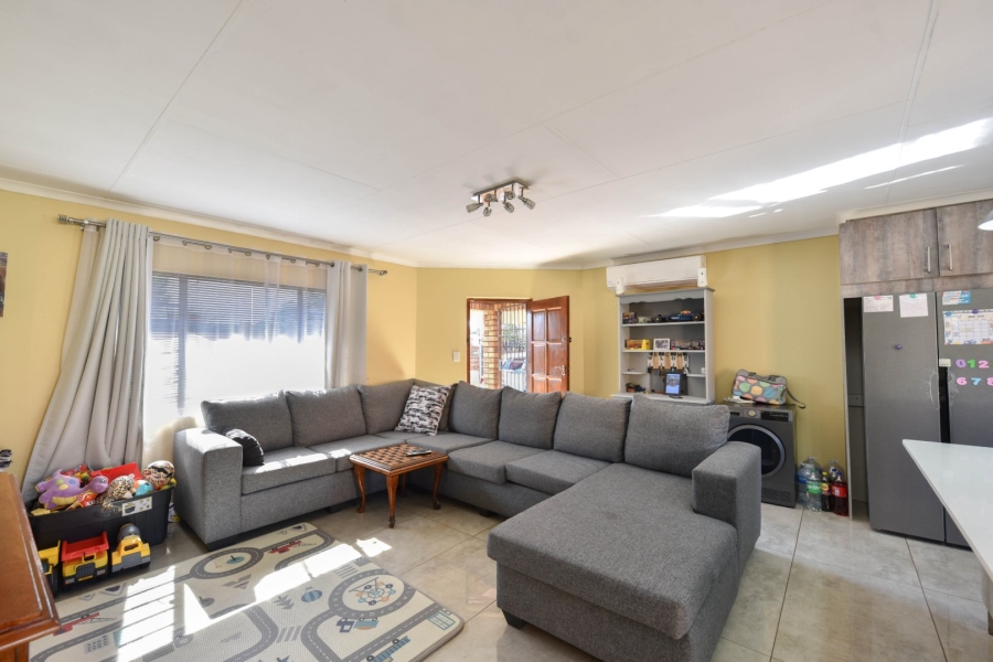 2 Bedroom Property for Sale in Dorandia Gauteng