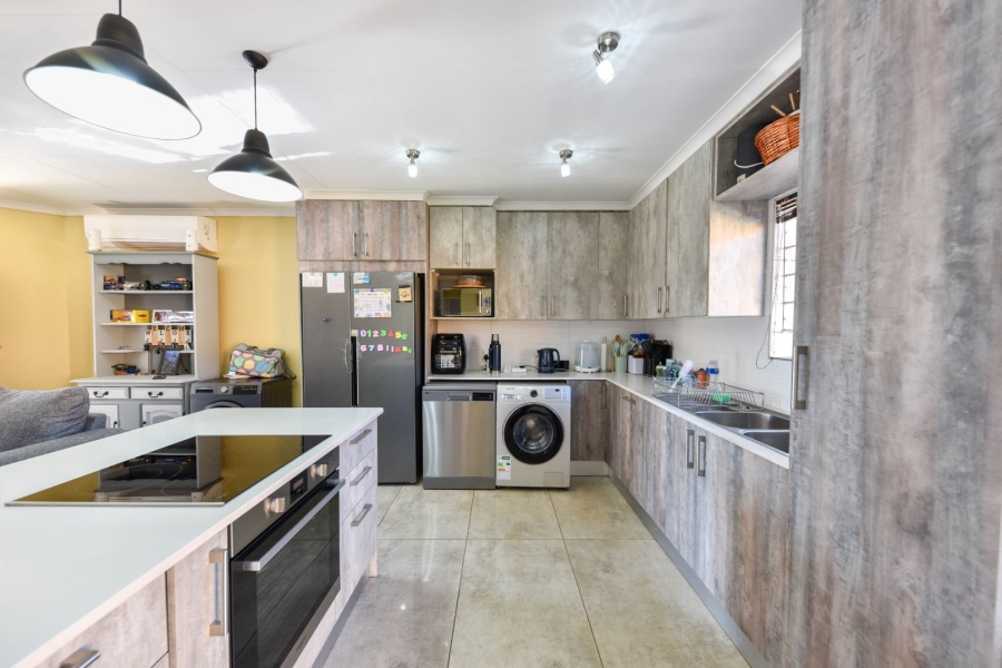 2 Bedroom Property for Sale in Dorandia Gauteng