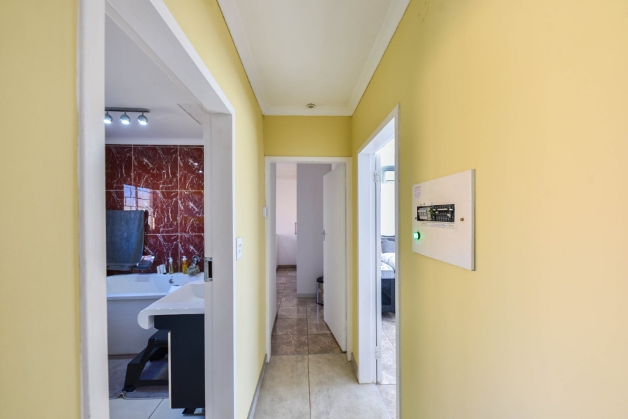 2 Bedroom Property for Sale in Dorandia Gauteng