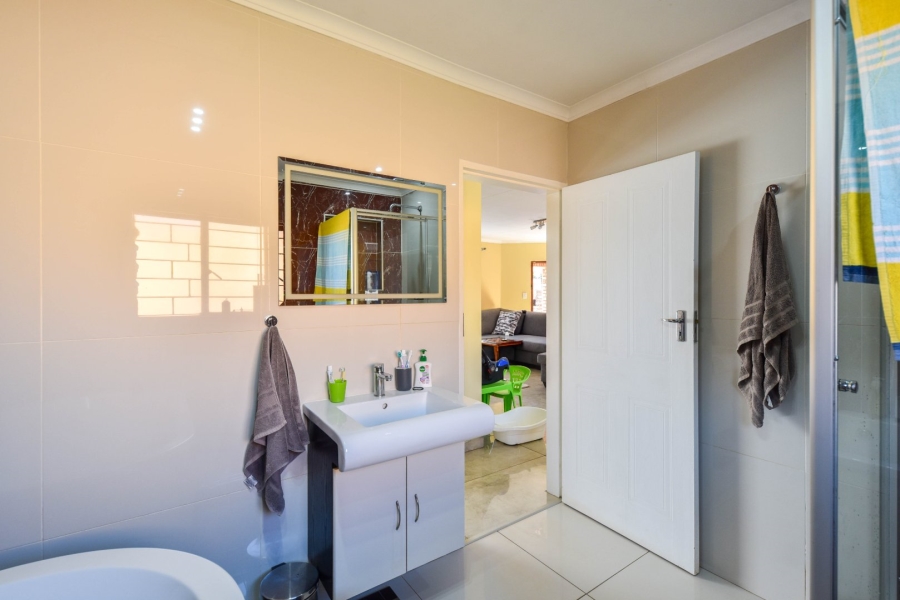 2 Bedroom Property for Sale in Dorandia Gauteng