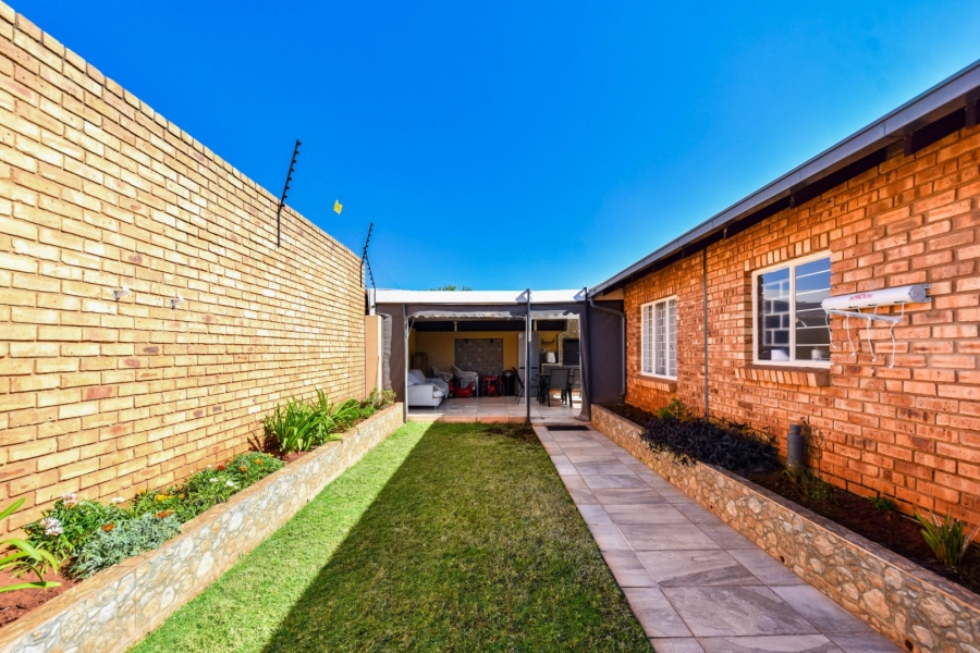 2 Bedroom Property for Sale in Dorandia Gauteng