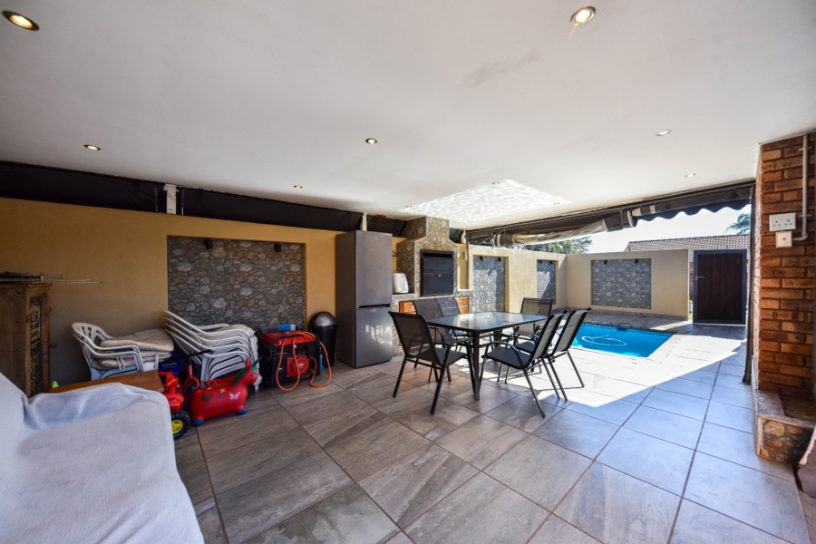 2 Bedroom Property for Sale in Dorandia Gauteng