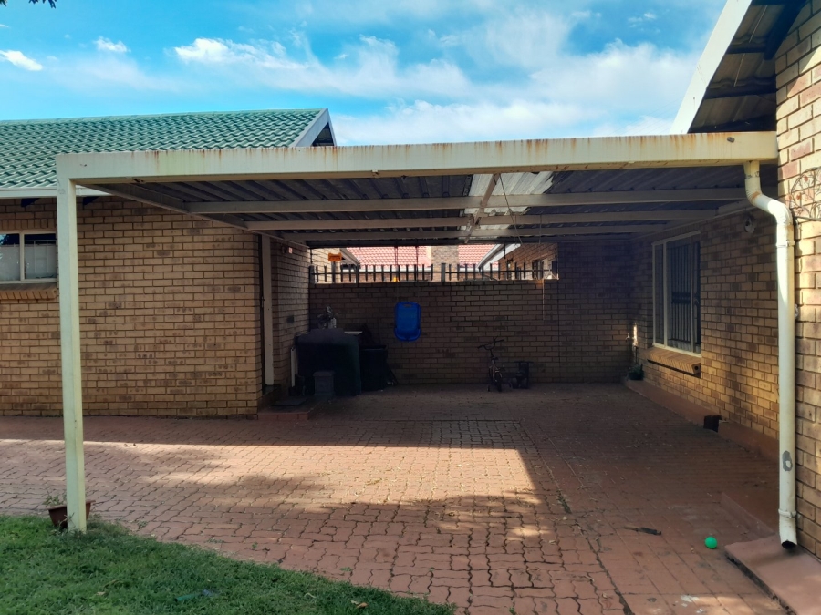 3 Bedroom Property for Sale in The Orchards Gauteng