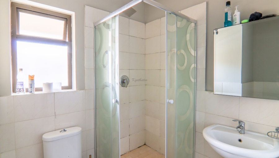 1 Bedroom Property for Sale in Noordwyk Gauteng