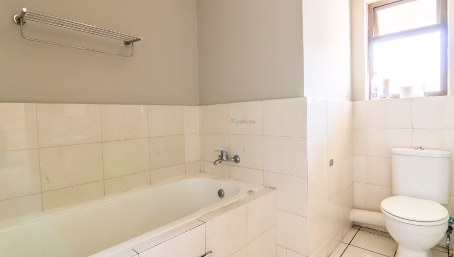 1 Bedroom Property for Sale in Noordwyk Gauteng