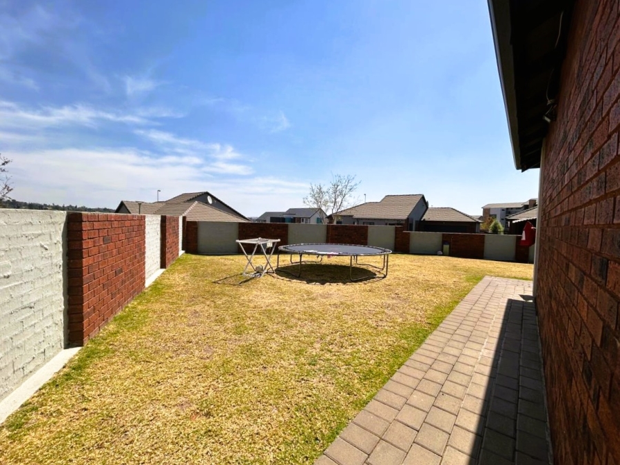 3 Bedroom Property for Sale in Rooihuiskraal North Gauteng