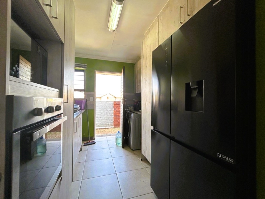 3 Bedroom Property for Sale in Rooihuiskraal North Gauteng