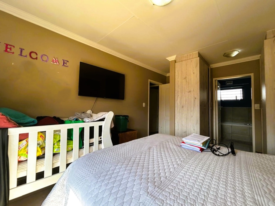 3 Bedroom Property for Sale in Rooihuiskraal North Gauteng