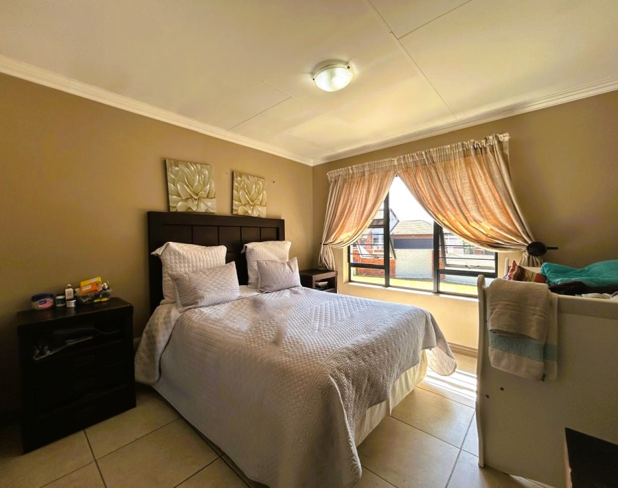 3 Bedroom Property for Sale in Rooihuiskraal North Gauteng