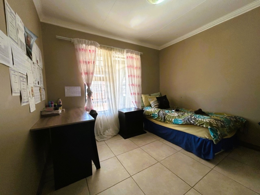 3 Bedroom Property for Sale in Rooihuiskraal North Gauteng