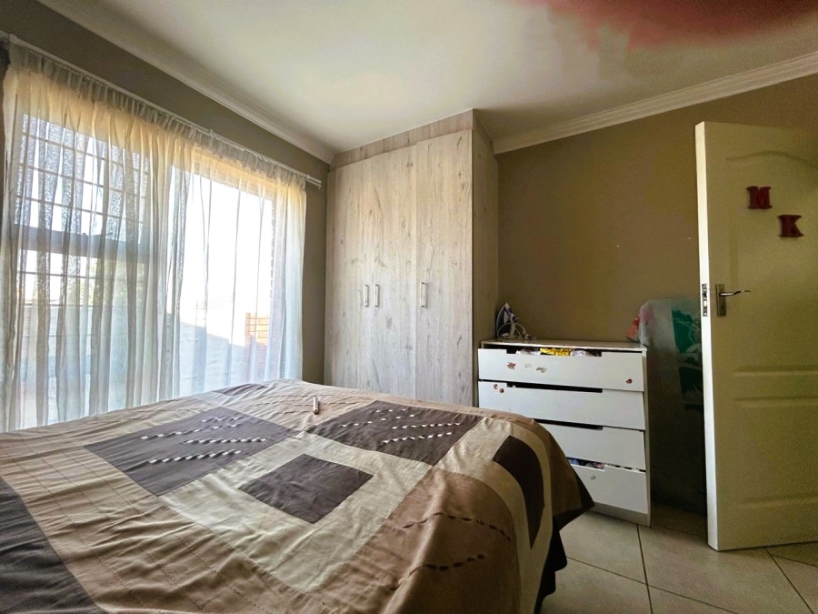 3 Bedroom Property for Sale in Rooihuiskraal North Gauteng