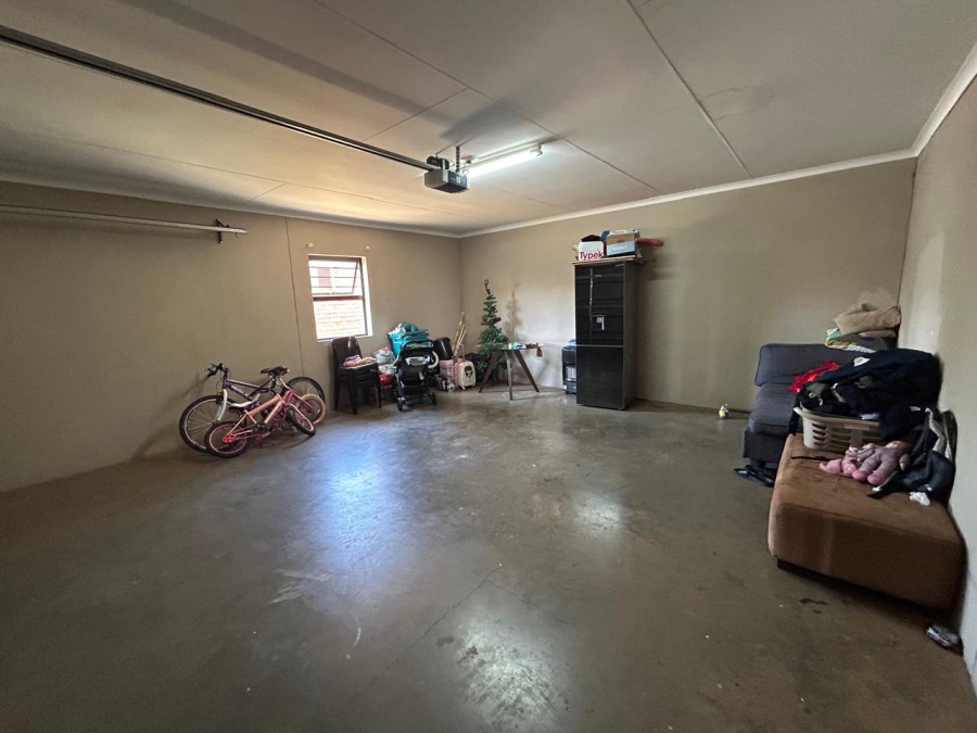 3 Bedroom Property for Sale in Rooihuiskraal North Gauteng
