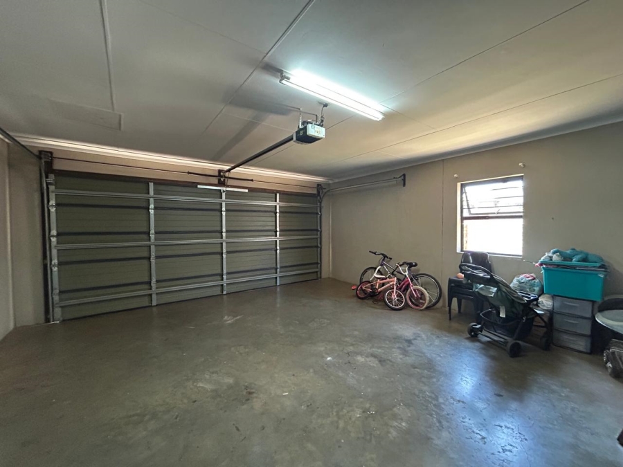 3 Bedroom Property for Sale in Rooihuiskraal North Gauteng