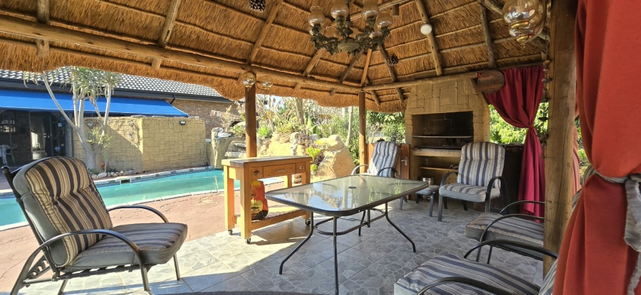 5 Bedroom Property for Sale in Mountain View Gauteng