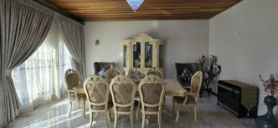5 Bedroom Property for Sale in Mountain View Gauteng