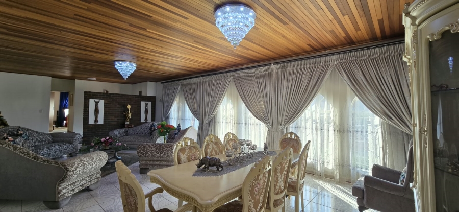 5 Bedroom Property for Sale in Mountain View Gauteng
