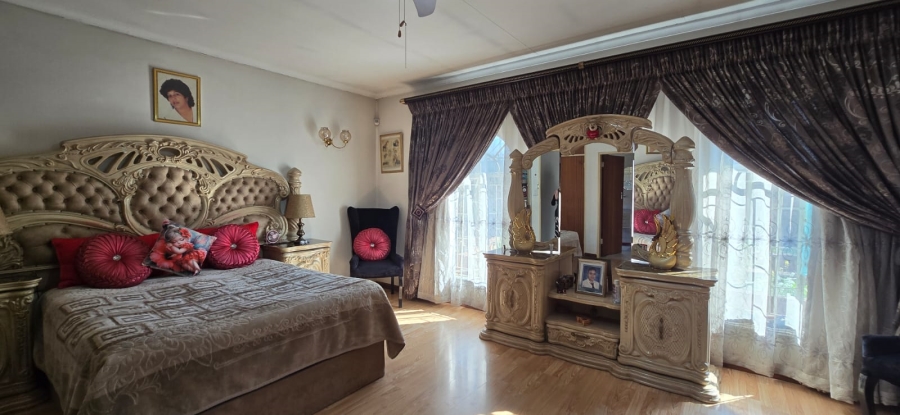 5 Bedroom Property for Sale in Mountain View Gauteng
