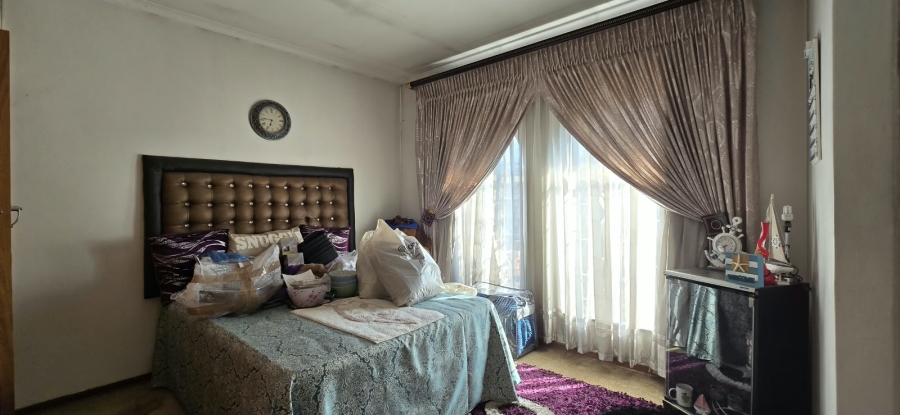 5 Bedroom Property for Sale in Mountain View Gauteng