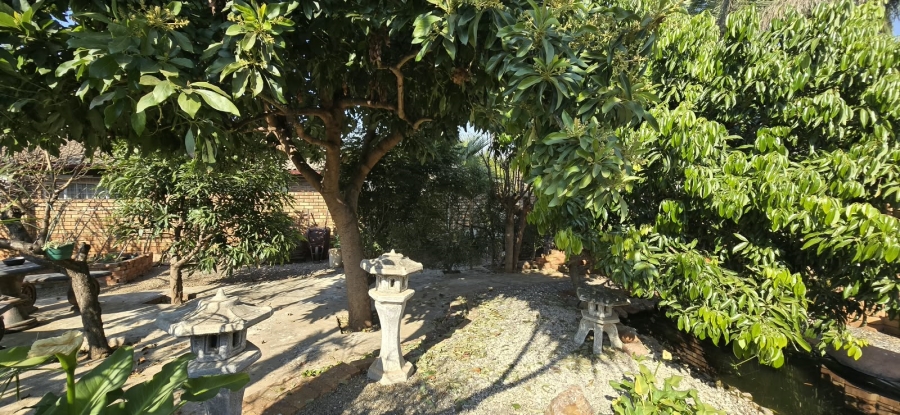 5 Bedroom Property for Sale in Mountain View Gauteng