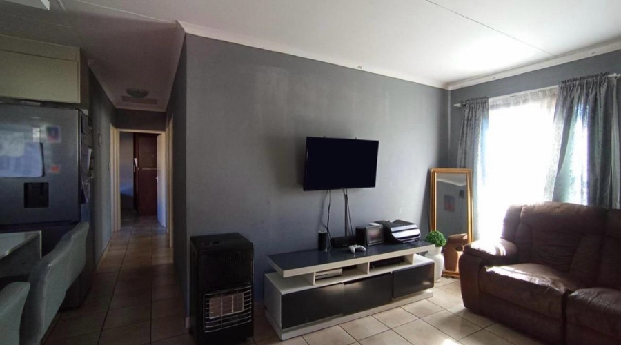 3 Bedroom Property for Sale in Kosmosdal Gauteng