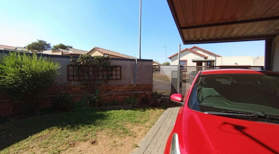 3 Bedroom Property for Sale in Kosmosdal Gauteng