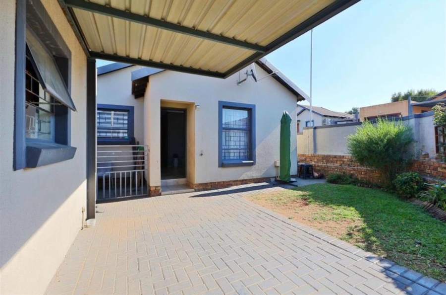 3 Bedroom Property for Sale in Kosmosdal Gauteng