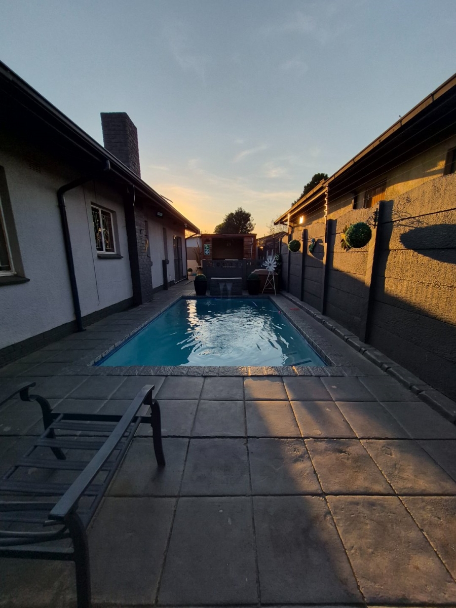 15 Bedroom Property for Sale in Westdene Gauteng