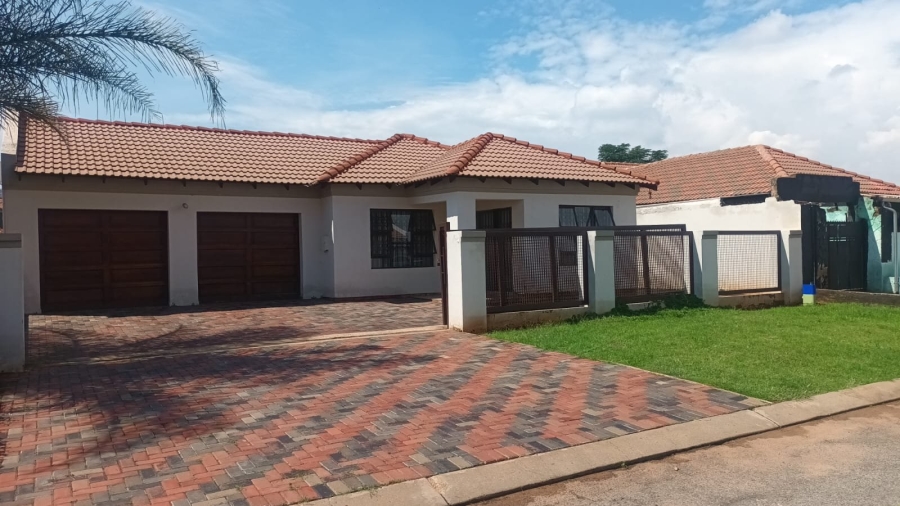 4 Bedroom Property for Sale in Vosloorus Gauteng