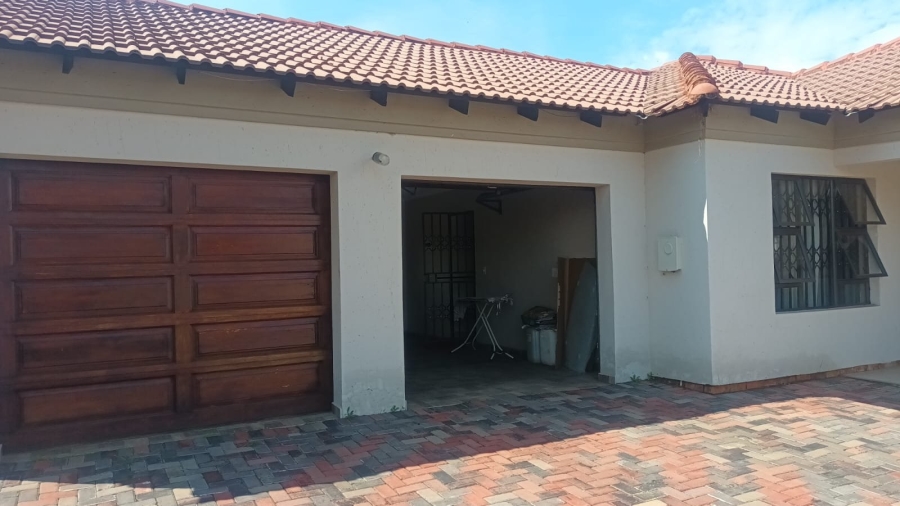 4 Bedroom Property for Sale in Vosloorus Gauteng