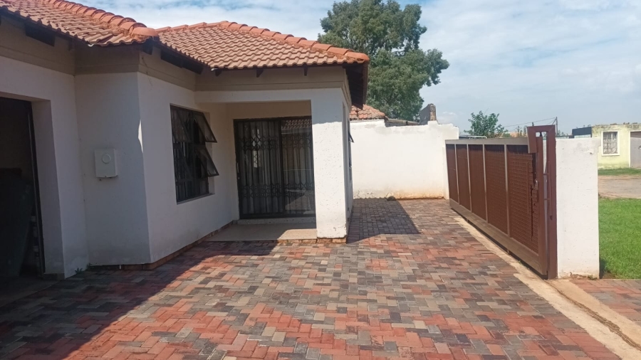 4 Bedroom Property for Sale in Vosloorus Gauteng