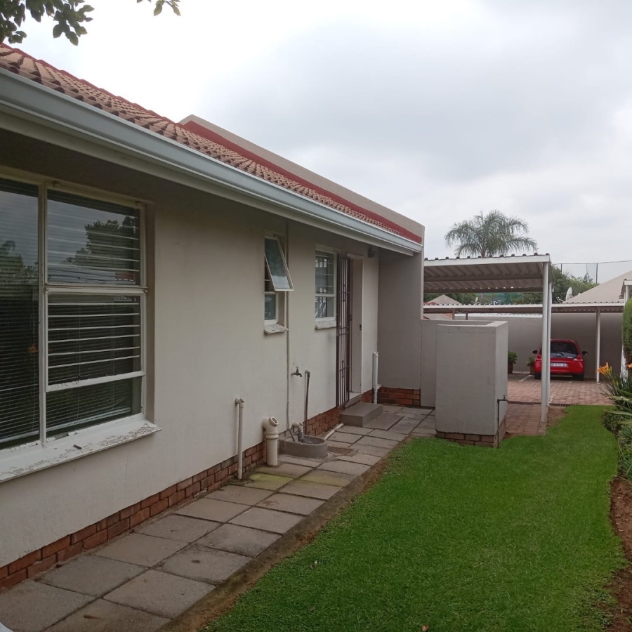 To Let 2 Bedroom Property for Rent in Bryanston Gauteng