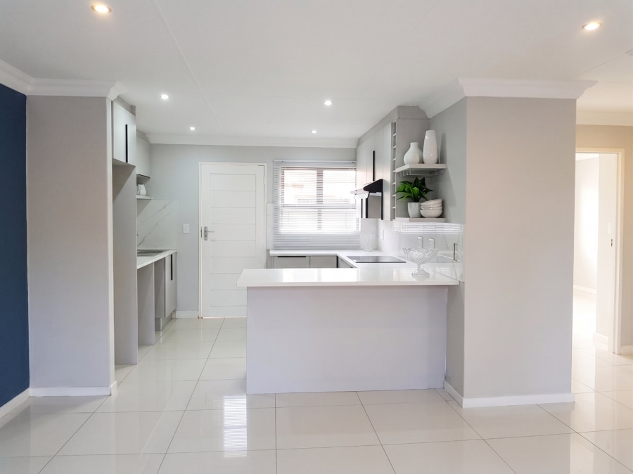 To Let 2 Bedroom Property for Rent in Bryanston Gauteng