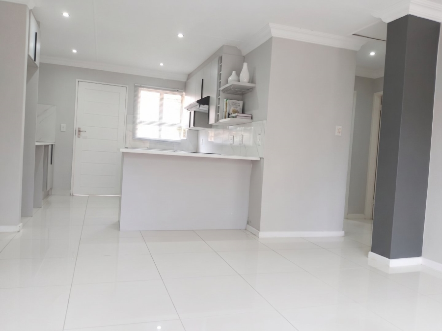 To Let 2 Bedroom Property for Rent in Bryanston Gauteng