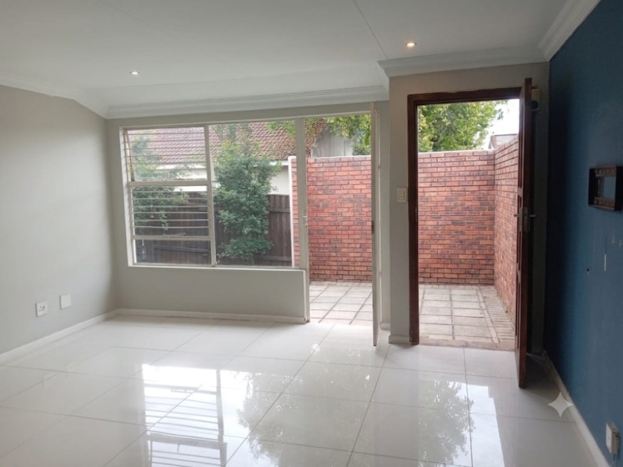 To Let 2 Bedroom Property for Rent in Bryanston Gauteng