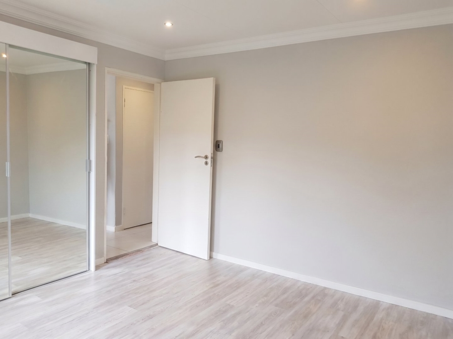 To Let 2 Bedroom Property for Rent in Bryanston Gauteng
