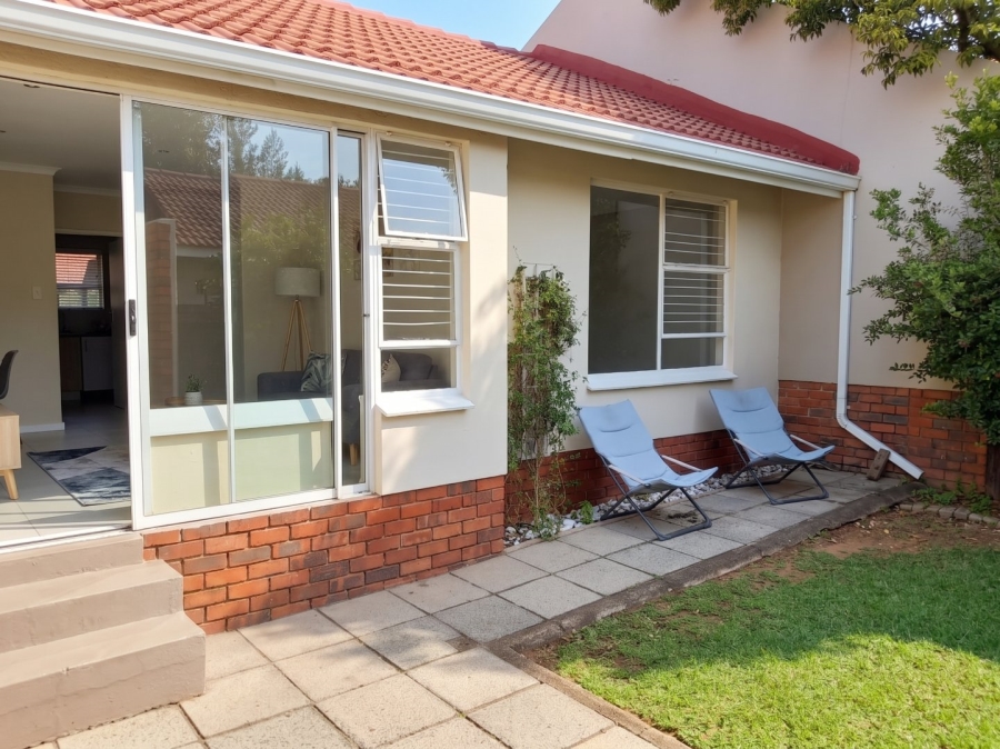 To Let 2 Bedroom Property for Rent in Bryanston Gauteng