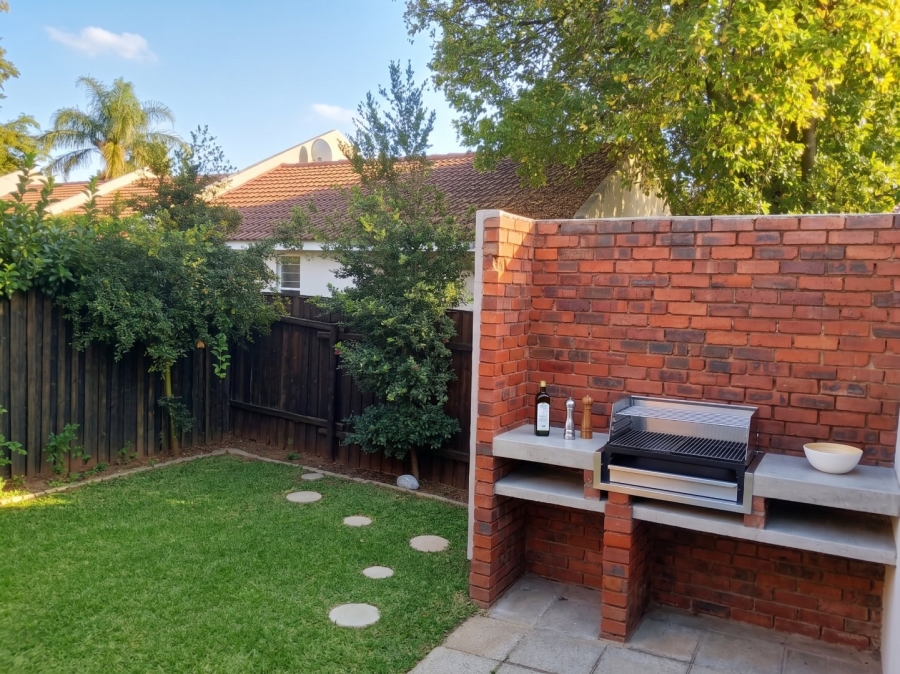 To Let 2 Bedroom Property for Rent in Bryanston Gauteng