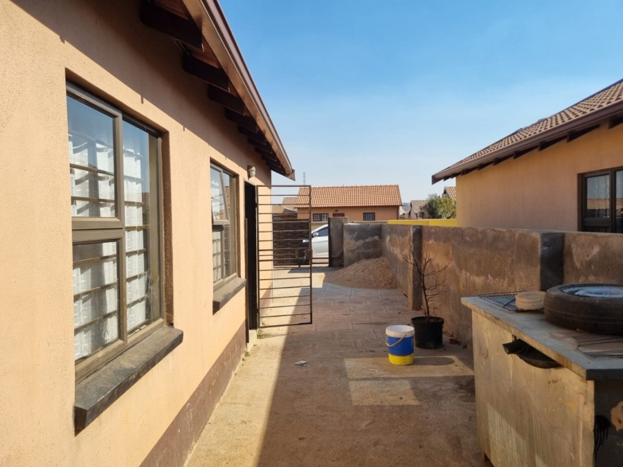 3 Bedroom Property for Sale in Windmill Park Gauteng