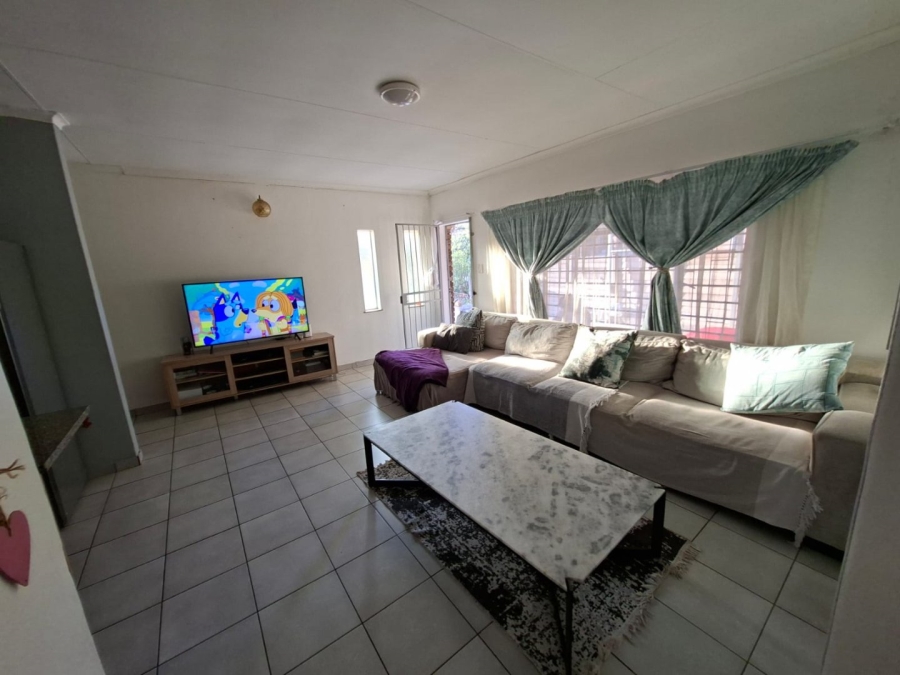 6 Bedroom Property for Sale in The Reeds Gauteng