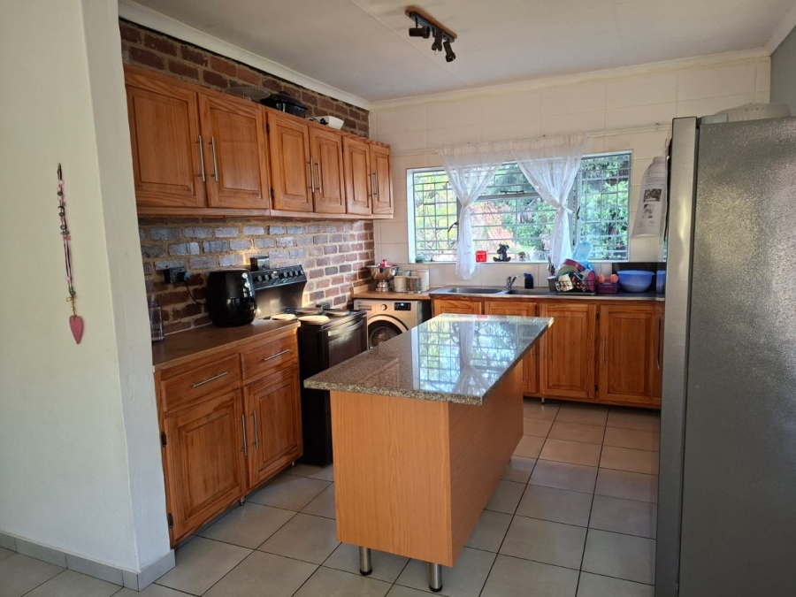 6 Bedroom Property for Sale in The Reeds Gauteng